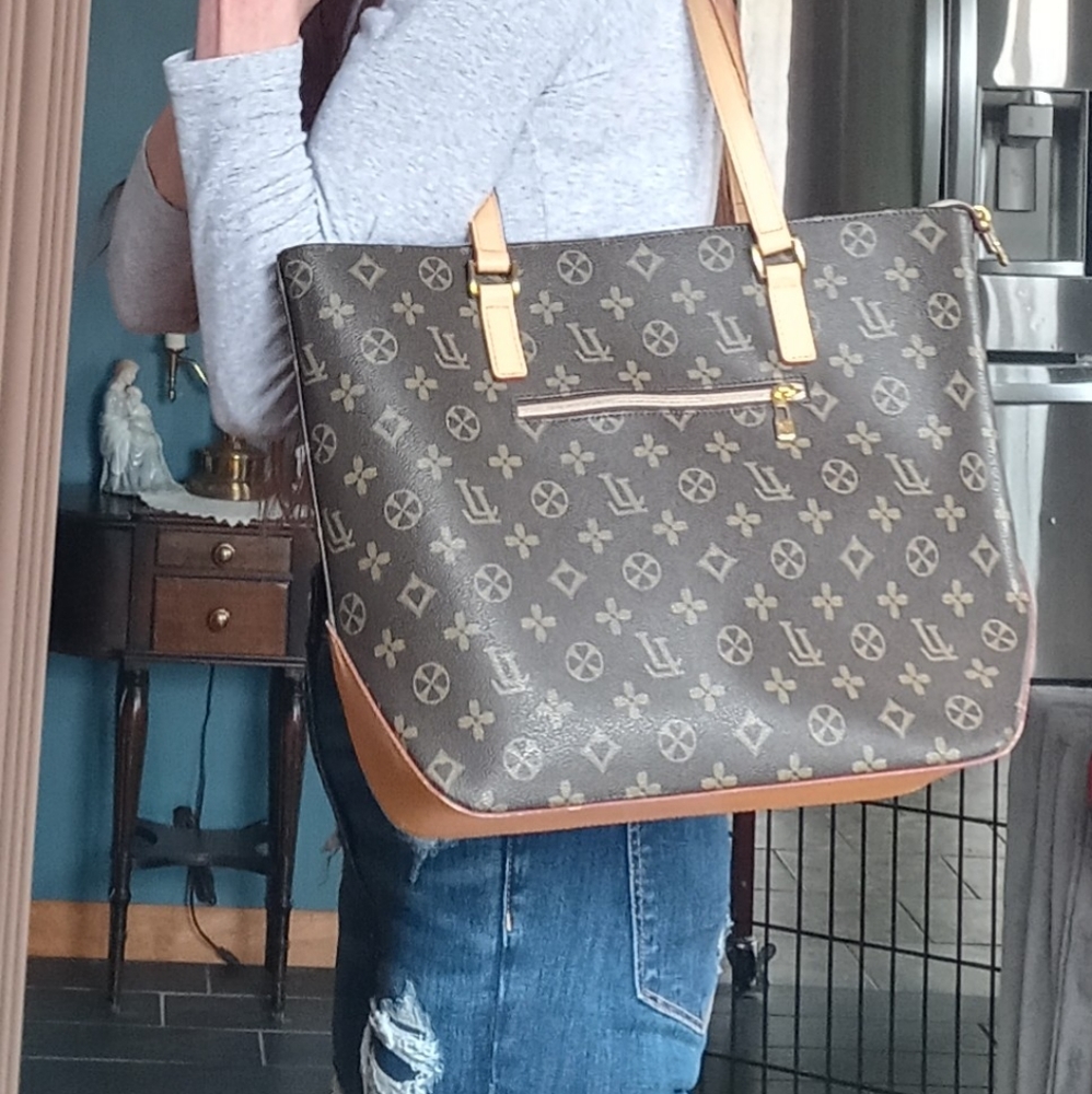 Tote Style Purse - Picture 9 of 9